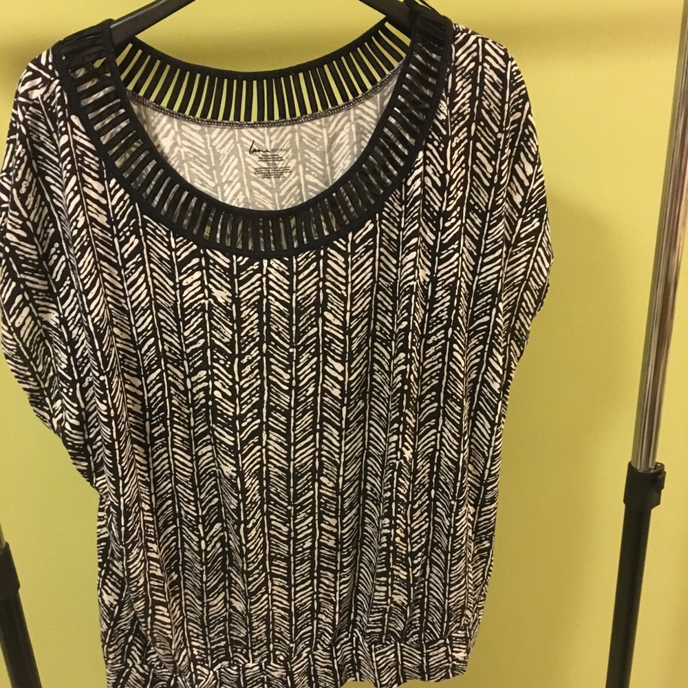 Black and white blouse !